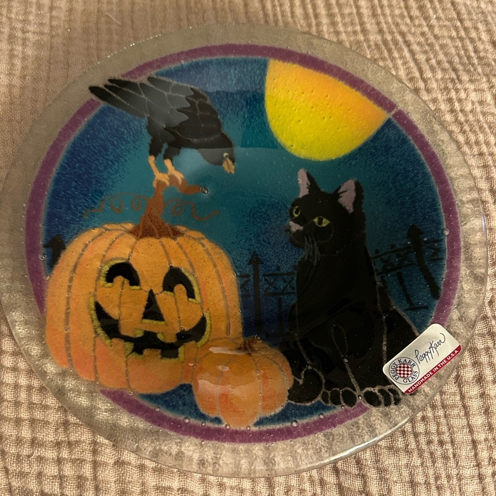 Peggy Karr Signed Glass Halloween 8 1/2” Bowl. Retired Black Cats And Crow. NWT